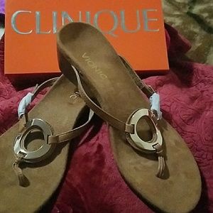 Vionic Karina Toepost Sandal